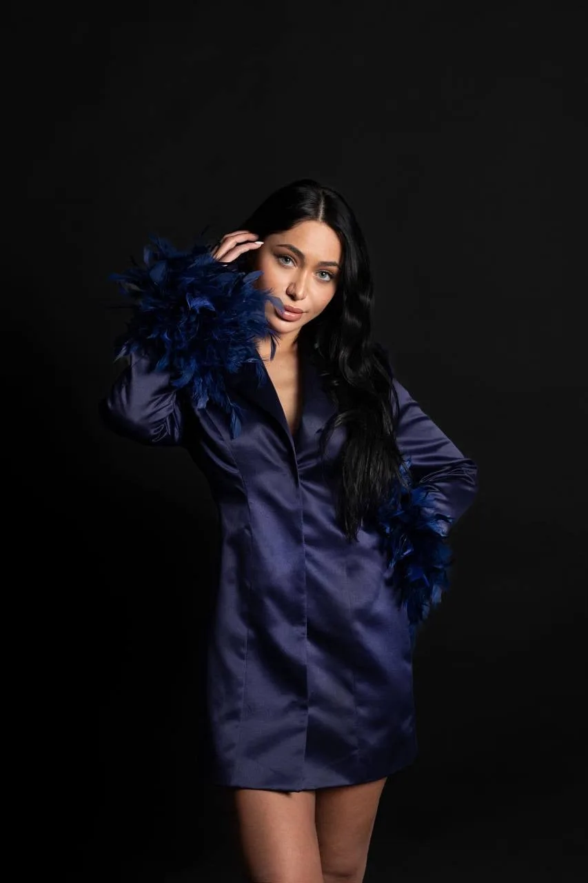 Suit with Feathers 3