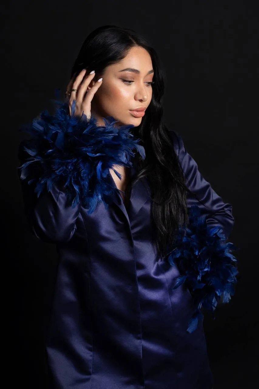 Suit with Feathers 4